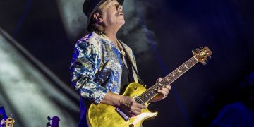 Carlos Santana colapsa en pleno concierto en Michigan