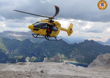 Suben a 9 los muertos bajo el glaciar italiano