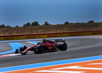 Leclerc lideró el primer libre; Sainz fue tercero, Pérez, sexto; y Alonso, 15