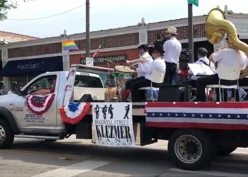 Se reportan varios heridos de bala en un desfile en Estados Unidos por el Día de la Independencia