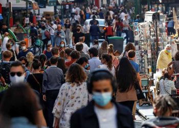 Casos semanales de COVID se estabilizan, las muertes aumentan 1%