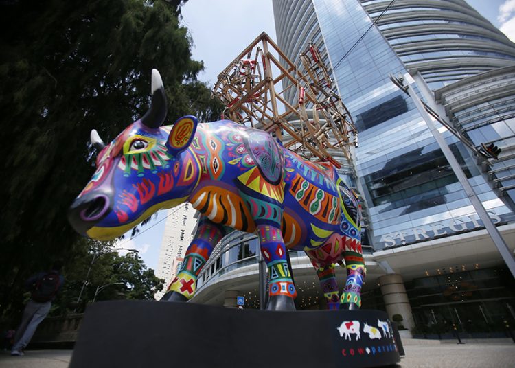 MÉXICO, CIUDAD DE MÉXICO. 10 JULIO 2022. EXPOSICION  COW PARADE 2022 QU REUNE 62 FIGURAS DE VACAS DE FIBRA DE VIDRIO LAS CUALES FUERON INTERVENIDAS POR ARTISTAS LAS CUALKES SERAN SUBASTADAS PARA APOYAR CAUSA,  LA EXPOSICION ESTARA HASTA EL 28 DE AGOSTO EN AV. PASEO DE LA REFORMA ENTRE LA GLORIETA DE LA DIAANA AL ANEGLE.    FOTO: ARIANA PÉREZ/MILENIO DIARIO