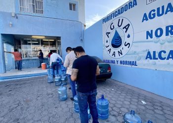 Filas de pánico por falta de agua en Baja California Sur