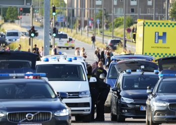 Policía de Dinamarca reporta tres muertos en tiroteo en un centro comercial de Copenhague