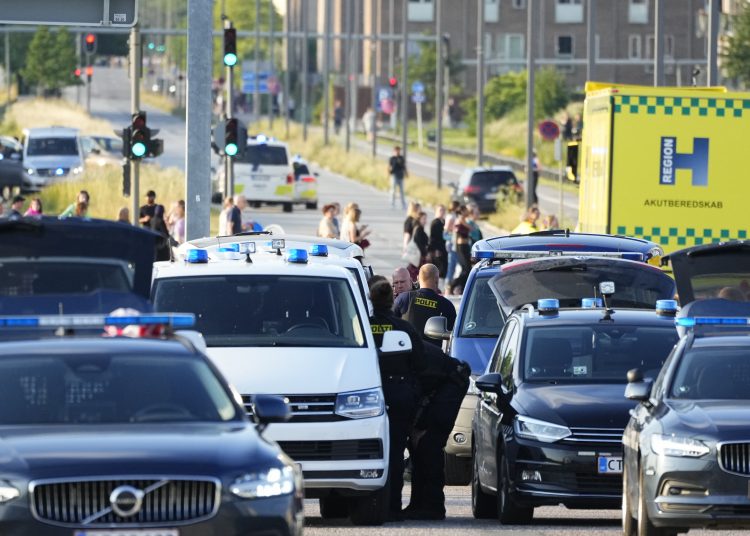 Oerestad (Denmark), 03/07/2022.- Armed police gather in front of the Field's shopping center during evacuation, in Oerstad, Copenhagen, Denmark, 03 July 2022. Several people have been shot in Fields shopping center in Copenhagen and one person has been arrested. (Dinamarca, Copenhague) EFE/EPA/Claus Bech DENMARK OUT