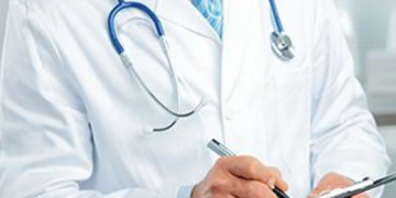 Renuncian médicos tras asesinato de compañero en Durango