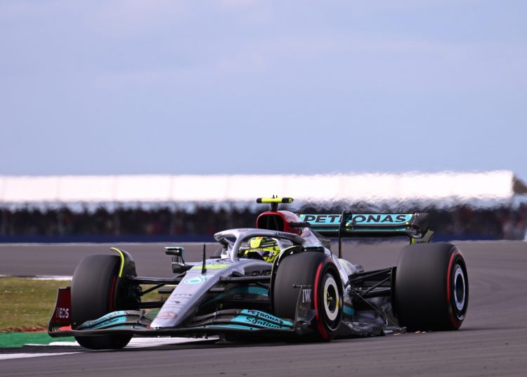 Silverstone (United Kingdom), 01/07/2022.- British Formula One driver Lewis Hamilton of Mercedes-AMG Petronas in action during the practice session of the Formula One Grand Prix of Britain at the Silverstone Circuit, Silverstone, Britain, 01 July 2022. The British Formula One Grand Prix will take place on 03 July 2022. (Fórmula Uno, Reino Unido) EFE/EPA/CHRISTIAN BRUNA