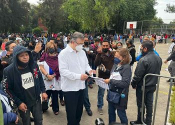 Canciller Ebrard emite su voto para futuro Congreso Nacional de Morena