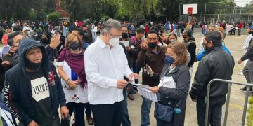 Canciller Ebrard emite su voto para futuro Congreso Nacional de Morena