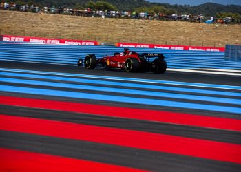 Sainz lidera el segundo libre en Francia; Pérez fue décimo