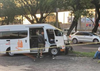 Choque de transporte público en Tlalnepantla deja un muerto y al menos seis heridos