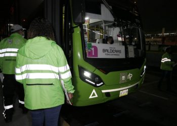 Inicia servicio de apoyo de transporte público para usuarios de la Línea 1 del Metro