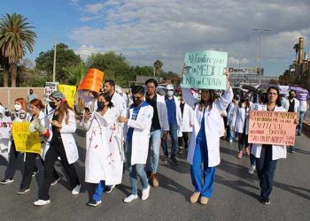 ONG pide garantizar seguridad y bienestar a pasantes de medicina en México