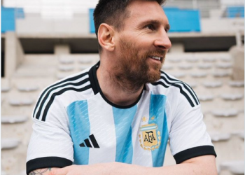 Presenta la camiseta titular de Argentina para Catar 2022