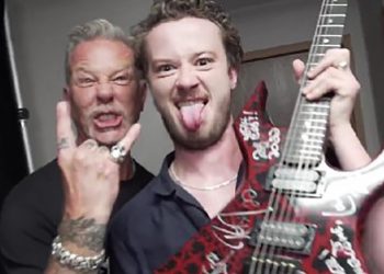 Eddie de Stranger Things toca Master of Puppets junto a Metallica