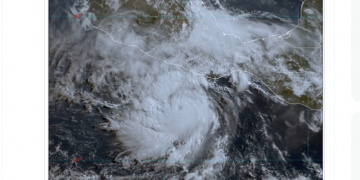 Suspenden clases por huracán Bonnie en Costa, Istmo y Sierra Sur en Oaxaca