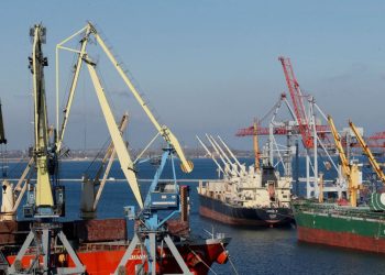 Ucrania acusa a Rusia de atacar la ciudad de Odesa, clave para exportación de granos