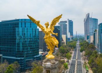 Pese a alcanzar los niveles prepandemia, el mercado de oficinas en la CDMX enfrenta un rezago importante