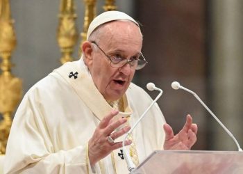 El Papa Francisco pide a la sociedad rechazar la violencia tras el tiroteo en Chicago