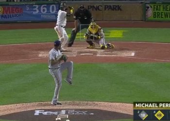 Puertorriqueño Michael Pérez conecta tres jonrones ante los Cerveceros