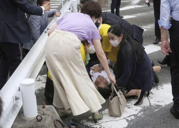 Muere Shinzo Abe, exprimer ministro de Japón tras ser baleado en discurso