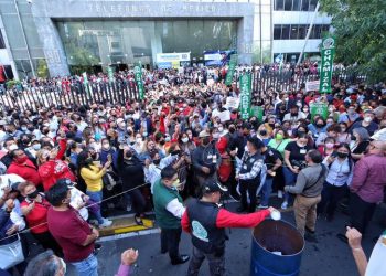 Estalla huelga en Teléfonos de México