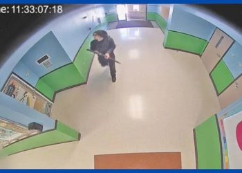 Nuevo video del ataque a escuela en Texas revelan tardanza en reacción de la policía