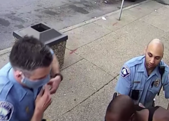 Dos años y medio de cárcel para un expolicía acusado de la muerte de Floyd