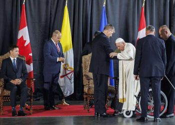 Trudeu pidió al Papa que devuelva objetos indígenas y abra los archivos