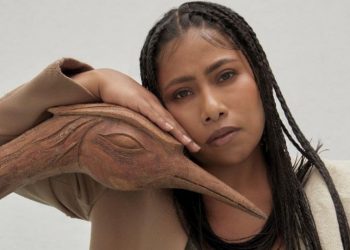 Yalitza Aparicio se luce en portada de revista 