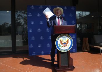 La inseguridad enfría la inversión: Ken Salazar