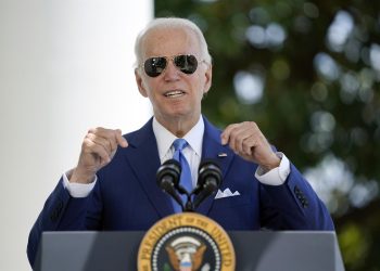 Joe Biden da negativo a prueba de COVID-19, pero continuará aislado