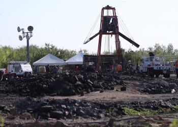 Tras 24 horas, aún no hay avances en rescate de mineros en Coahuila