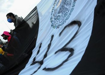 No sólo se investiga a quien cometió el delito, también a quienes fabricaron la verdad histórica del Caso Ayotzinapa: AMLO