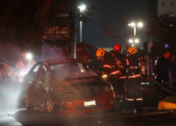 Enfrentamientos en México dejan incendios, 5 arrestos y 1 muerto