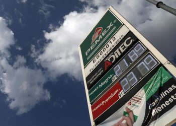 Gobierno de México reduce el subsidio fiscal de todas las gasolinas