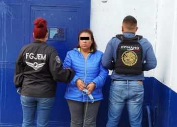 Detienen a Elizabeth N, golpeó a su hijastra de 12 años hasta causarle la muerte