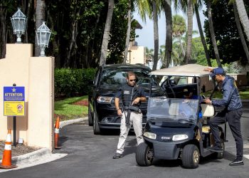 Trump insinúa colocación de pruebas falsas por parte del FBI en su mansión