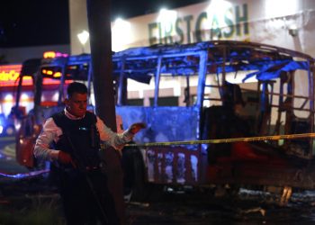 Enfrentamientos en México dejan incendios, 5 arrestos y 1 muerto