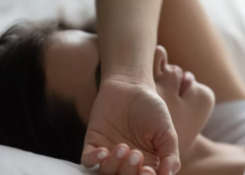 En esto nos convertimos los seres humanos cuando dormimos poco