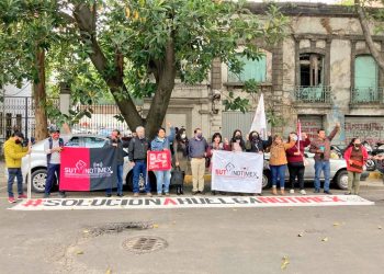 Adán Augusto López y Adriana Urrea dirigente del Sutnotimex sostienen reunión
