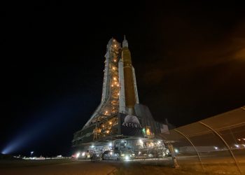 El cohete de la misión Artemis I llega a plataforma de despegue