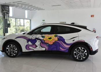 Presentan primer automóvil fabricado completamente por mujeres