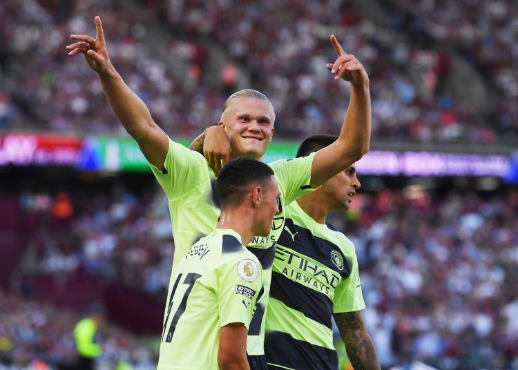 London (United Kingdom), 07/08/2022.- Manchester City's Erling Haaland (C) celebrates with teammates after scoring the 2-0 lead during the English Premier League soccer match between West Ham United and Manchester City in London, Britain, 07 August 2022. (Reino Unido, Londres) EFE/EPA/NEIL HALL EDITORIAL USE ONLY. No use with unauthorized audio, video, data, fixture lists, club/league logos or 'live' services. Online in-match use limited to 120 images, no video emulation. No use in betting, games or single club/league/player publications