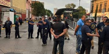 Operadores de ambulancias particulares protestan por operativos para regularizarlas