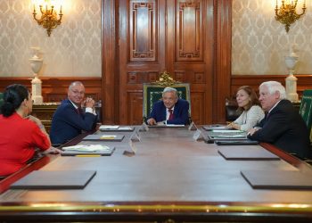 López Obrador se reúne con el director ejecutivo de Bayer para hablar de temas de inversión en el país