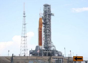 Cohete de misión Artemis será colocado el martes en plataforma de lanzamiento
