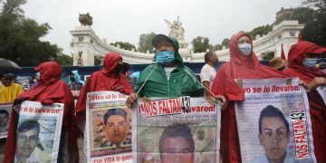 Senadores cuestionan a la CNDH por exonerar al Ejército en el caso Ayotzinapa