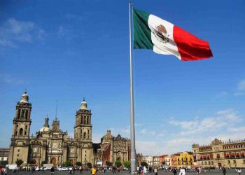 Me siento muy emocionada, afirmó Sheinbaum al recibir la Copa del Mundo en la CDMX