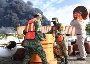 Ejército, Fuerza Aérea y Pemex, proporcionan ayuda  humanitaria a Cuba para sofocar el incendio de la Refinería Supertanqueros